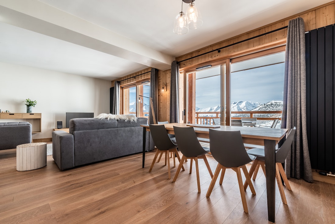 Salle à manger design appartement de luxe aux pieds des pistes Fagus Alpe d'Huez