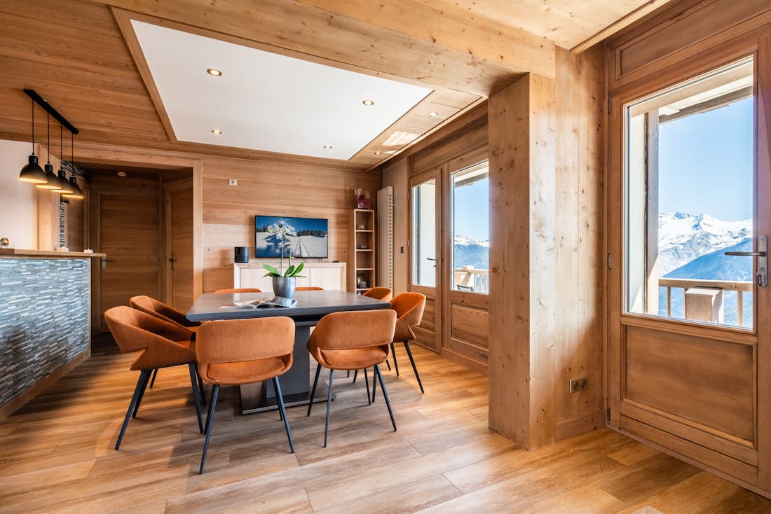 Courchevel accommodation - Apartment Itauba - Beautiful open plan dining room at ski in ski out apartment Itauba Courchevel 1850