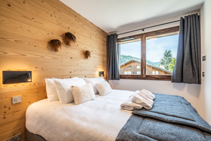 Luxury double ensuite bedroom ski duplex apartment Lizay Morzine