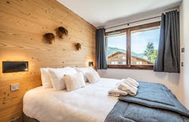Luxury double ensuite bedroom ski duplex apartment Lizay Morzine