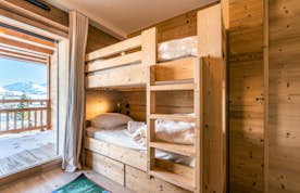 Belle chambre confortable pour enfants avec balcon appartement de luxe familial Sipo Alpe d'Huez