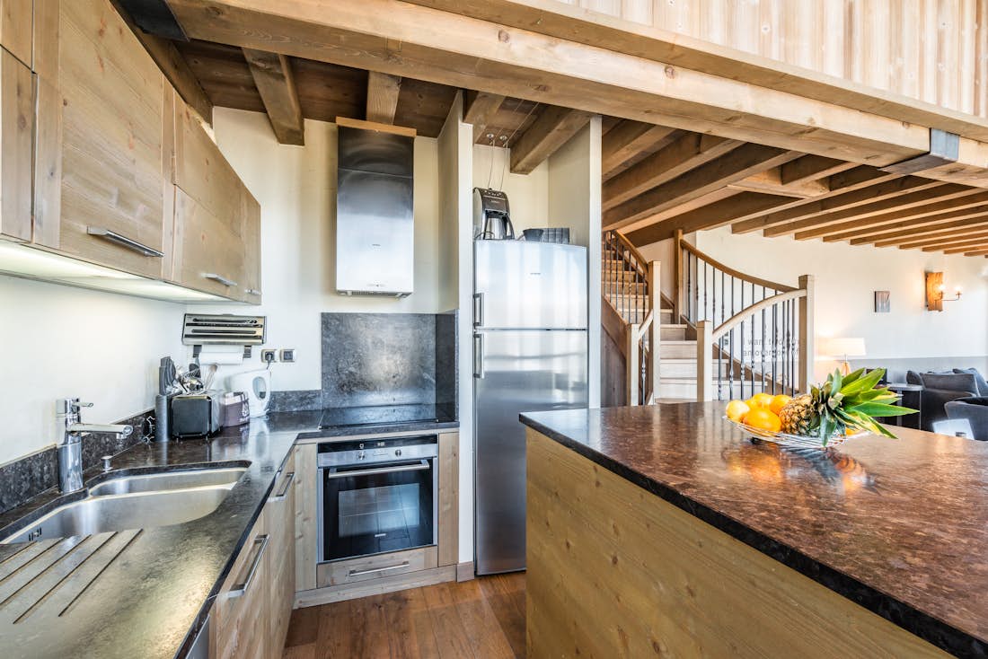 Courchevel accommodation - Apartment Tiama - Spacious kitchen in luxury ski in ski out apartment Tiama Courchevel 1850