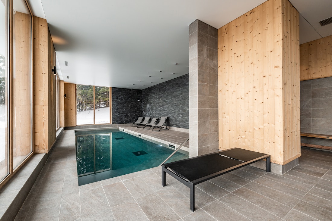 Communal heated pool luxurious residence apartment Juglans Alpe d'Huez