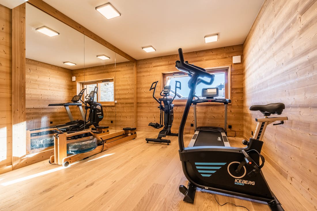 Shared gym equipment ski in ski out apartment Sipo Alpe D'Huez