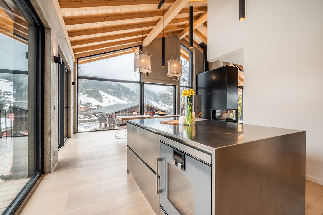 Morzine accommodation - Chalet Nelcote - Modern kitchen with mountain views in eco-friendly chalet Nelcôte Morzine