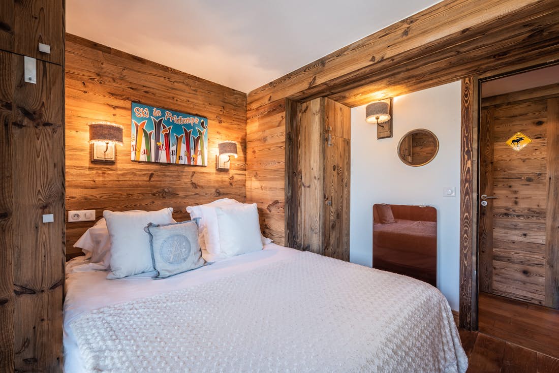 Modern wooden style bedroom with bathroom luxury apartment Moabi Courchevel le Praz