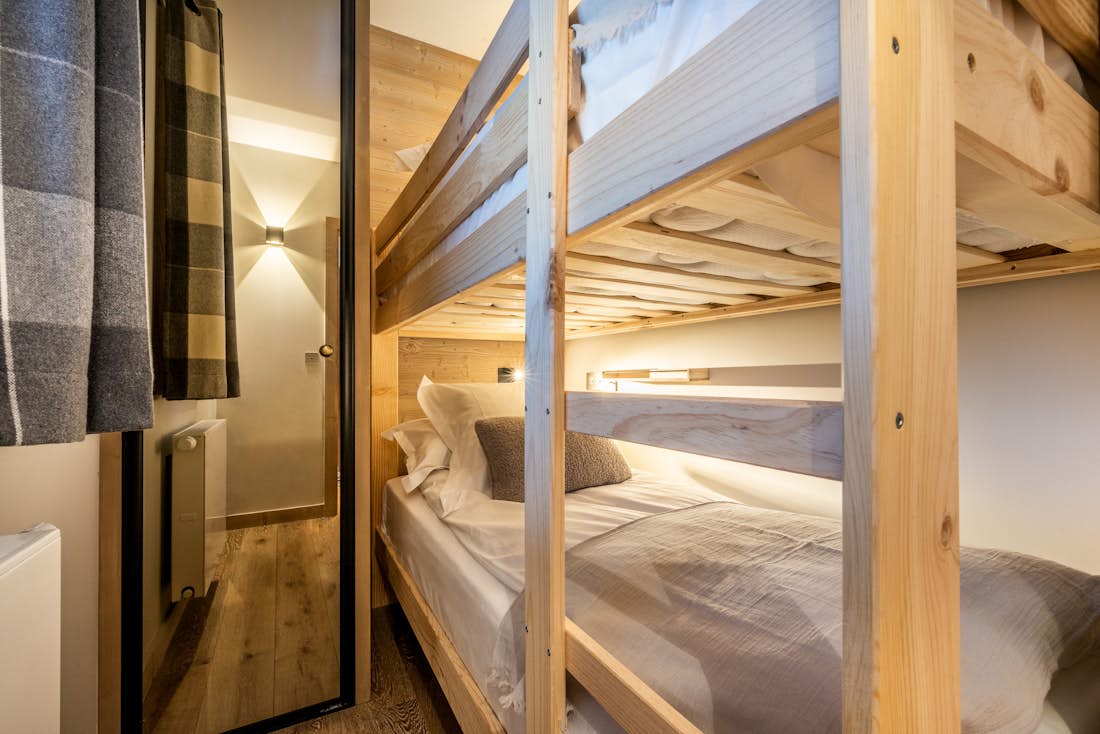 Courchevel accommodation - Apartment Adda - Cosy bedroom for kids in ski in ski out apartment Adda Courchevel Village