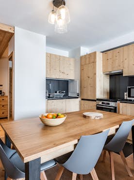 Alpe d’Huez location - Appartement Juglans - Un salon élégant dans appartement de luxe Juglans aux pieds des pistes à Alpe d'Huez Alpe d’Huez location - Appartement Juglans - Salon élégant appartement de luxe aux pieds des pistes Juglans Alpe d'Huez