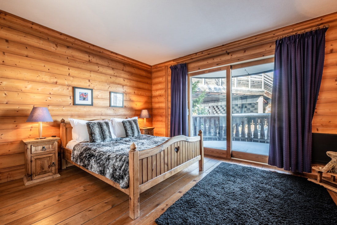 Cosy double bedroom landscape views ski apartment Mirador 1850 B Courchevel 1850