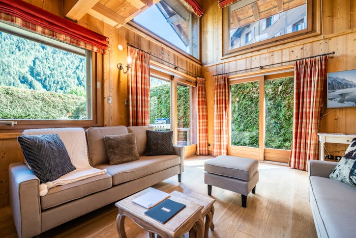 Spacious alpine living room family chalet Olea Chamonix
