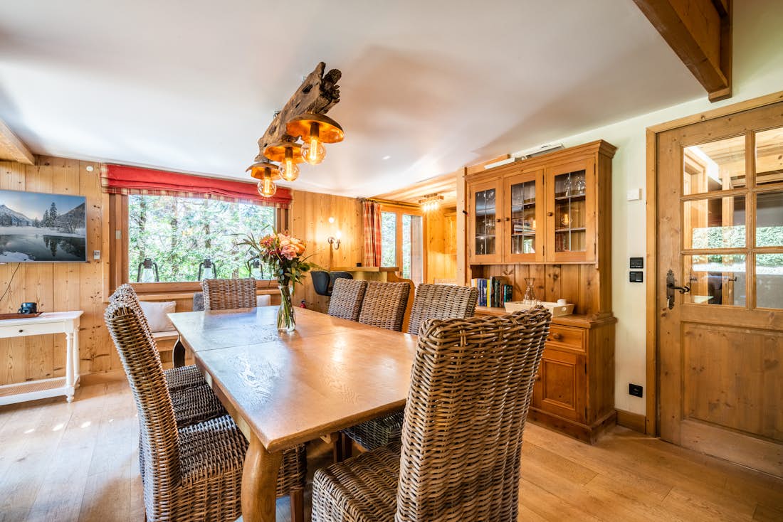 Beautiful open plan dining room family chalet Olea Chamonix