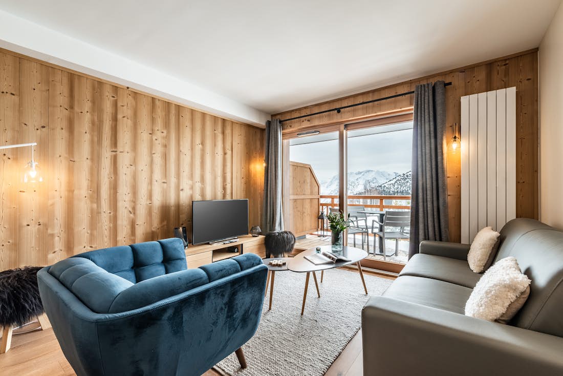 Alpe d’Huez accommodation - Apartment Juglans - Design living room with view on the mountain in luxury ski in ski out apartment Juglans in Alpe d'Huez