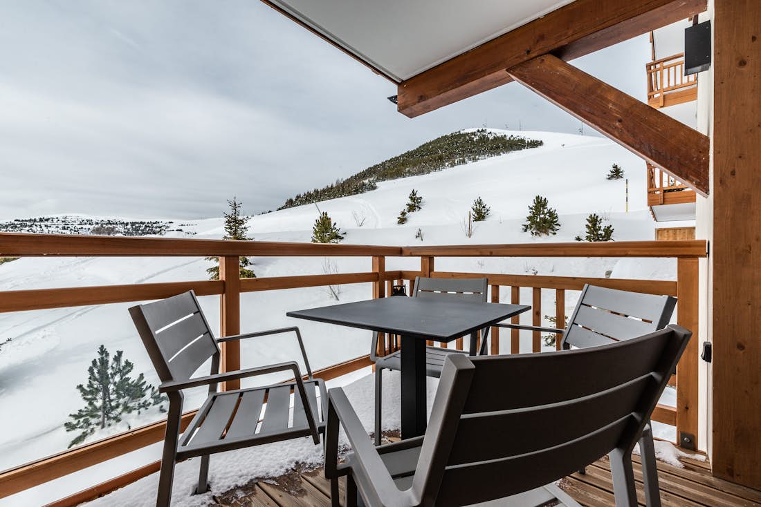Spacious terrace view mountains luxury ski in ski out apartment Juglans Alpe d'Huez