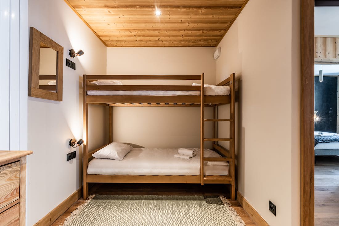 Alpe d’Huez accommodation - Apartment Juglans - Cosy kids room with bunk beds at ski in ski out apartment Juglans in Alpe d'Huez