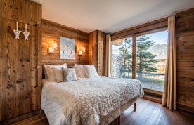 Luxury double ensuite bedroom ski in ski out apartment Moabi Courchevel Le Praz