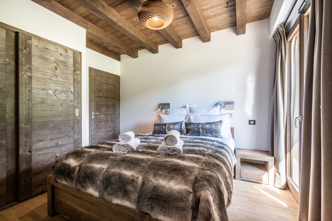 Spacieuse charmante chambre double moderne salle de bain chalet de luxe familial Jatoba Chamonix