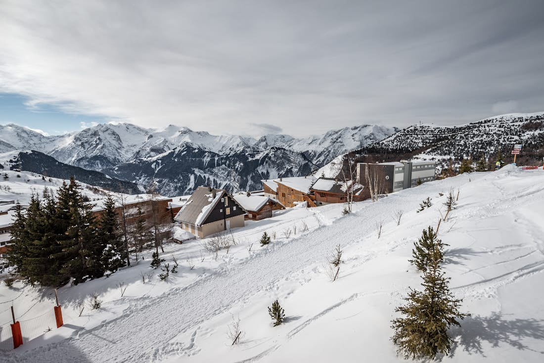 Grande Terrasse vue sur les pistes appartement de luxe Thuja Alpe d'Huez