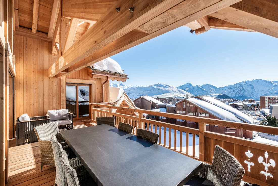 Alpe d’Huez location - Appartement Tamboti - Une superbe terrasse toute équipée dans l'appartement de luxe aux pieds des pistes Tamboti à Alpe d'Huez