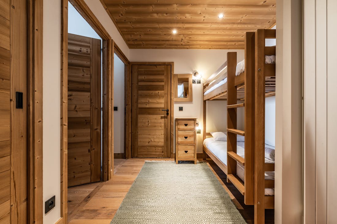 Spacious bunk bed room ski in ski out apartment Sorbus Alpe d'Huez