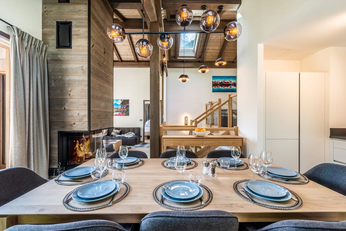 Superbe salle à manger ouverte chalet de luxe familial Jatoba Chamonix
