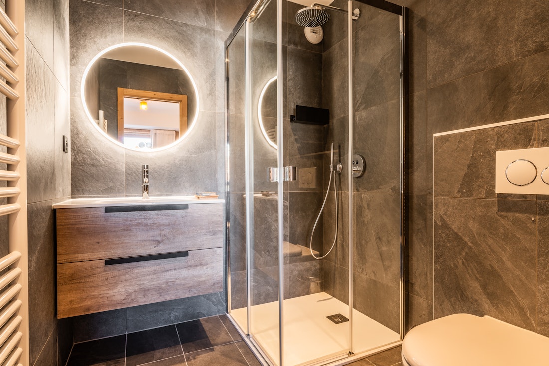 Splendide salle de bain moderne commodités appartement familial de luxe Sipo Alpe d'Huez