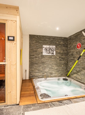 Sauna hot tub walk-in shower ski in ski out apartment Moabi Courchevel Le Praz
