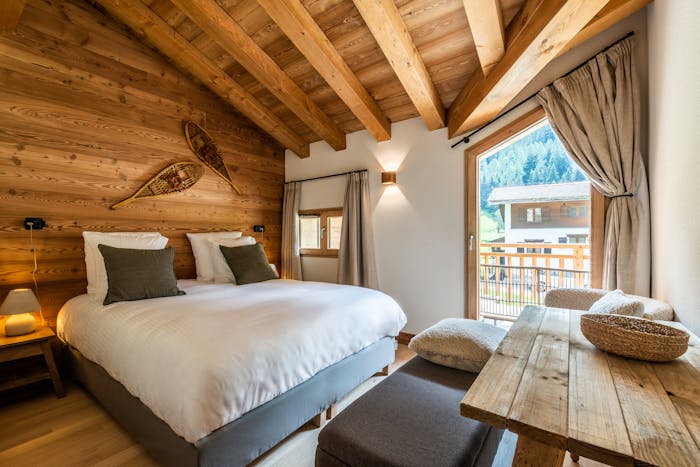 Luxury double bedroom en-suite at Celosia apartment Chamonix