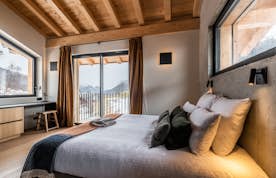 Morzine accommodation - Chalet Nelcote - Luxury double ensuite bedroom jacuzzi chalet Nelcôte Morzine