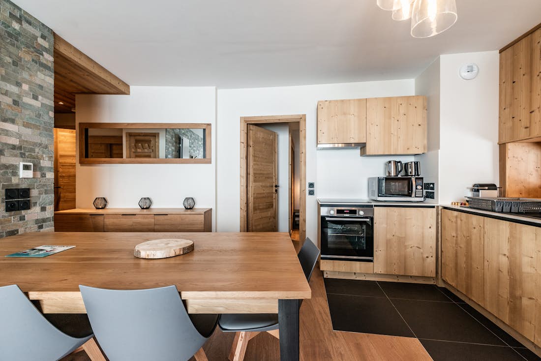 Comtemporary kitchen luxury ski in ski out apartment Sorbus Alpe d'Huez
