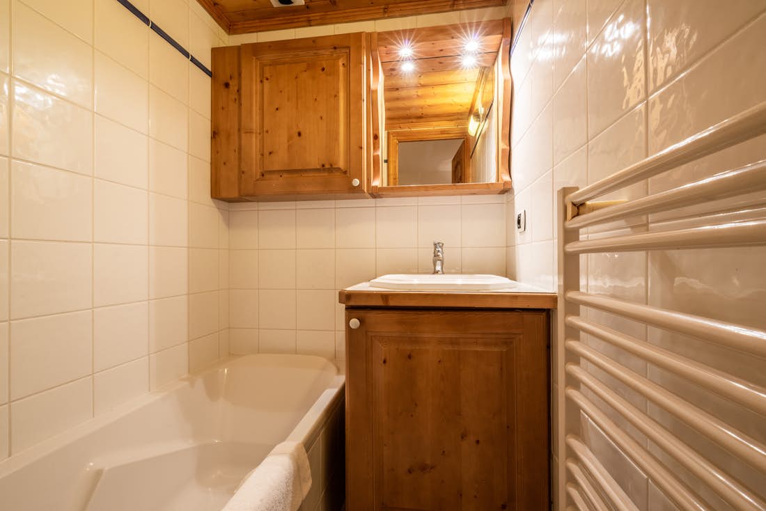 Salle de bain exquise baignoire de luxe appartement de luxe aux pieds des pistes Mirador 1850 B Courchevel 1850