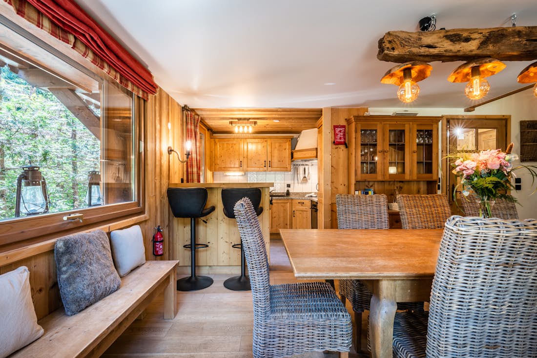 Beautiful open plan dining room ski chalet Olea Chamonix