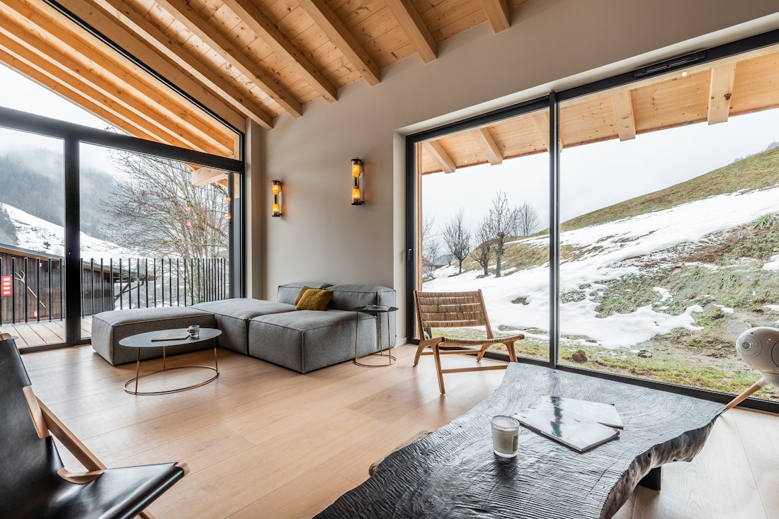 Living room natural light luxury ski chalet chalet Nelcôte Morzine