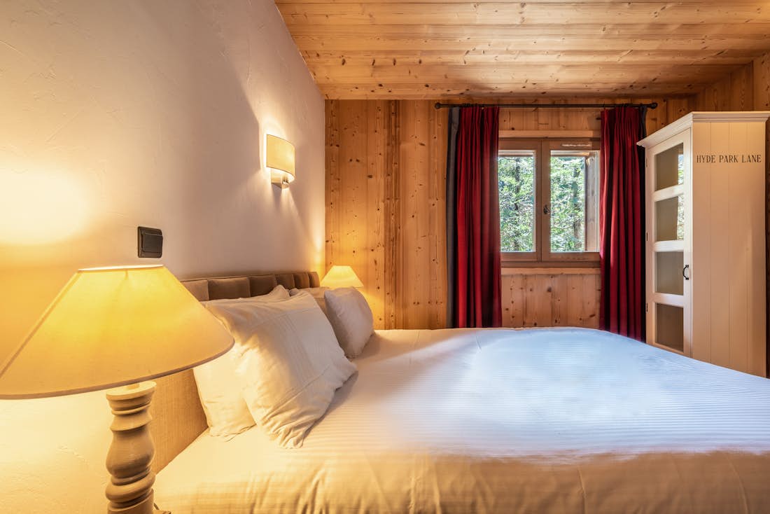 Luxury double ensuite bedroom ski chalet Olea Chamonix
