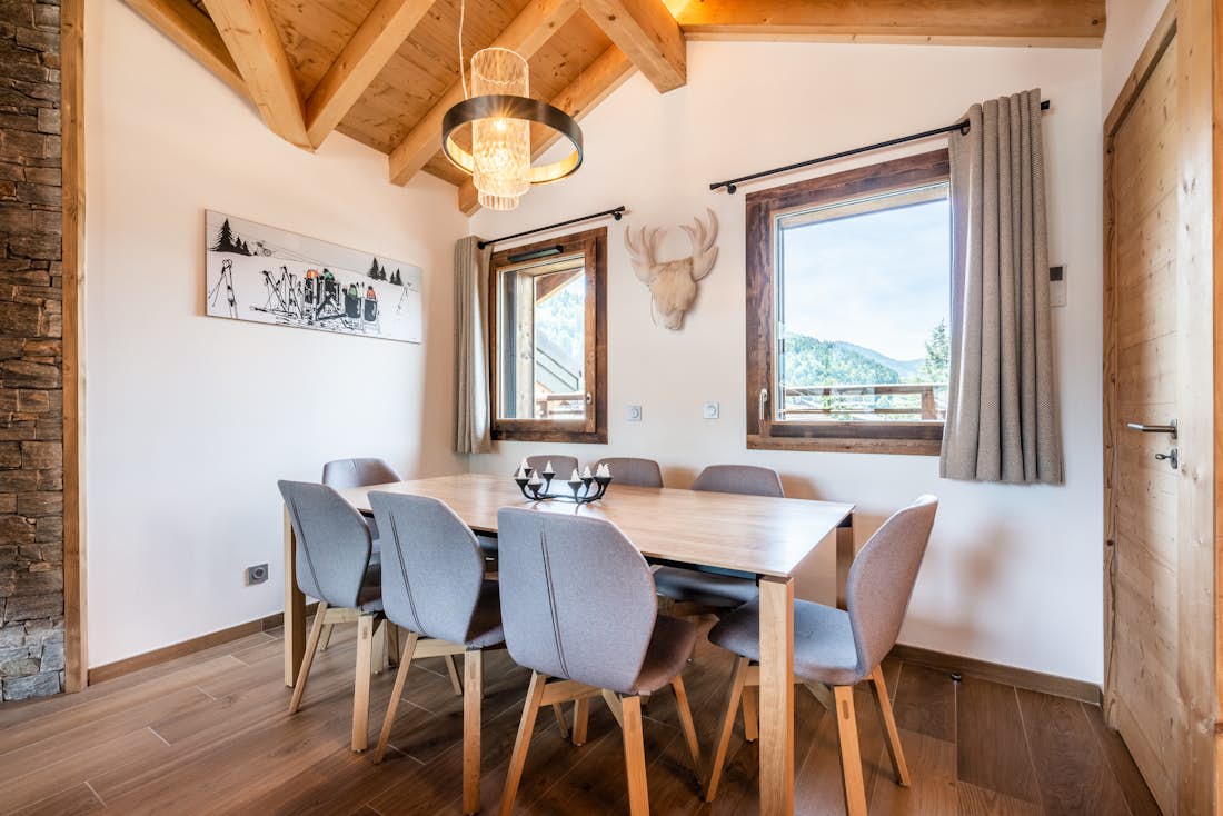 Belle salle à manger ouverte duplex apartment de luxe Lizay ski Morzine