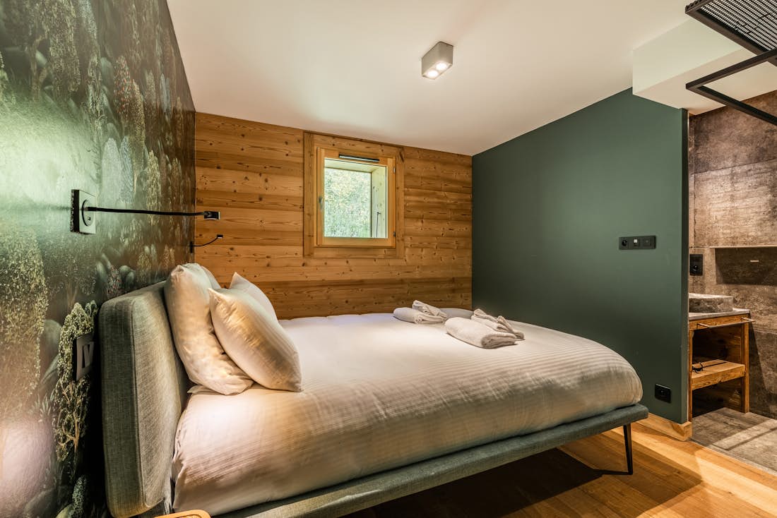 Cosy double bedroom landscape views ski apartment Tahoe Les Gets