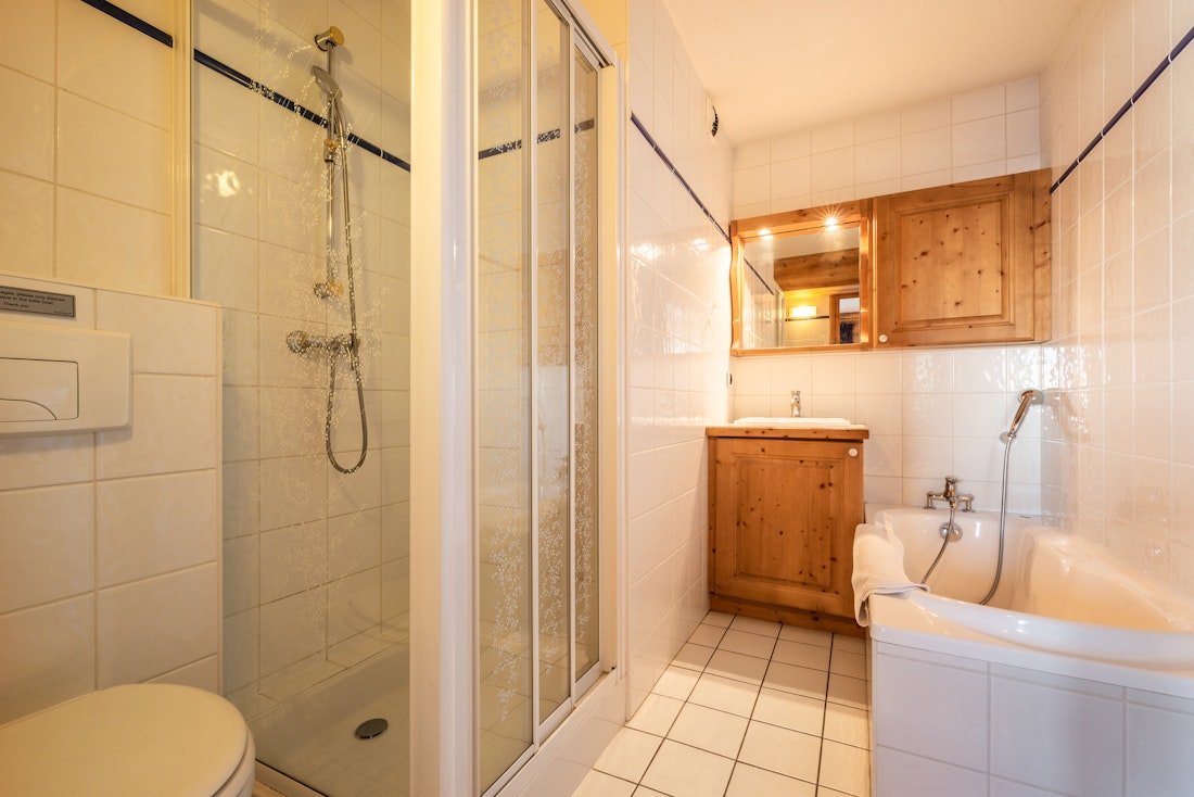Modern bathroom amenities ski in ski out apartment Mirador 1850 B Courchevel 1850