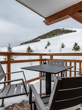 Large terrace mountain views luxury ski in ski out apartment Juglans Alpe d'Huez