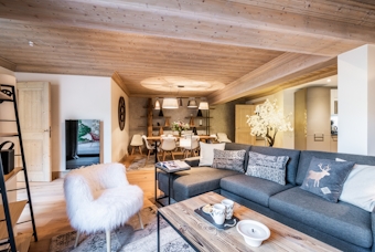 Courchevel accommodation - Apartment Padouk - Spacious alpine living room luxury family apartment Padouk Courchevel Moriond