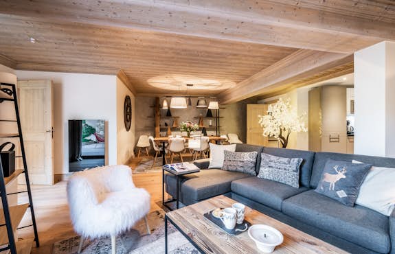 Spacieux appartement avec terrasse en bois et jacuzzi à Courchevel Moriond