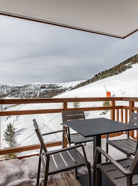 Large terrace mountain views luxury ski in ski out apartment Thuja Alpe d'Huez