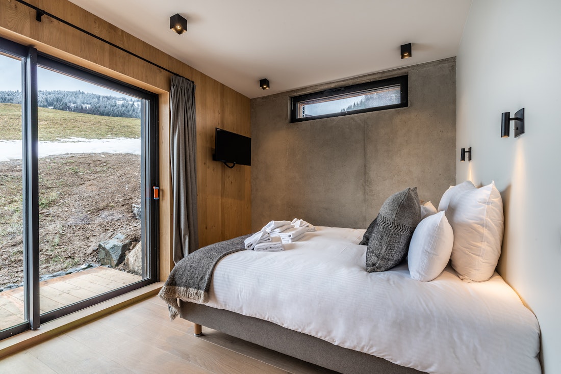 Luxury double ensuite bedroom TV private hotel services chalet Nelcôte Morzine