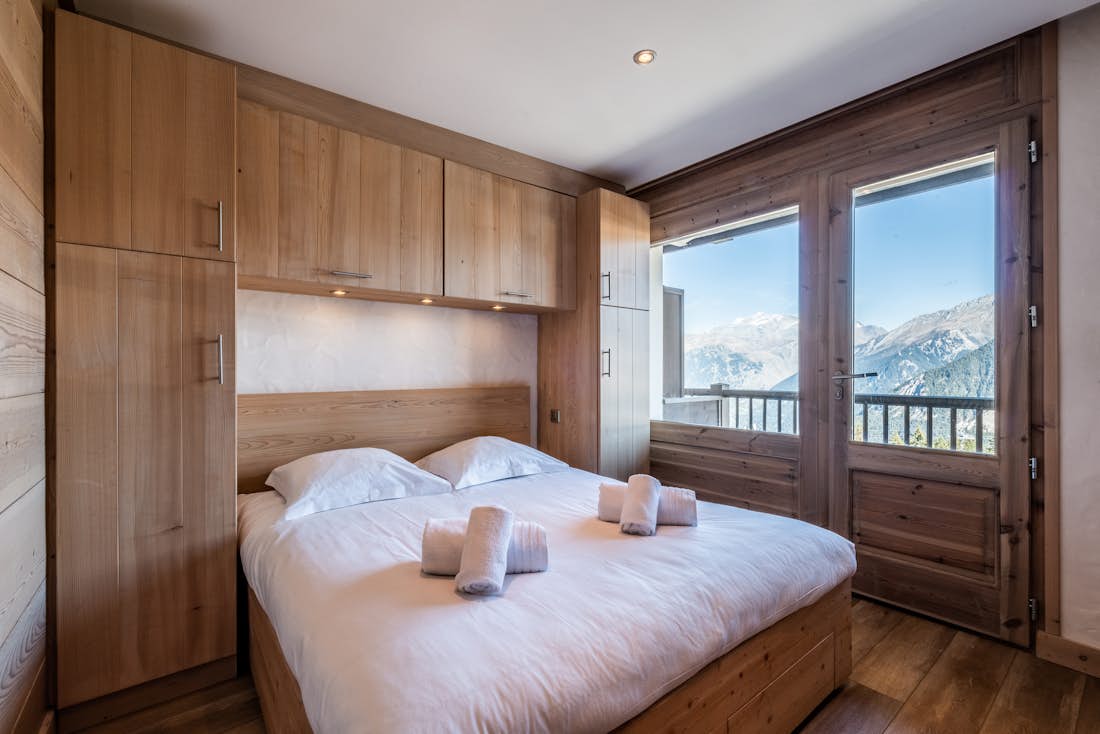 Chambre double confortable vue paysage appartement de luxe aux pieds des pistes Itauba Courchevel 1850