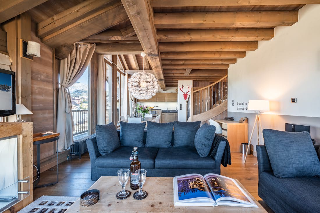Courchevel accommodation - Apartment Tiama - Alpine living room in luxury family apartment Tiama Courchevel 1850
