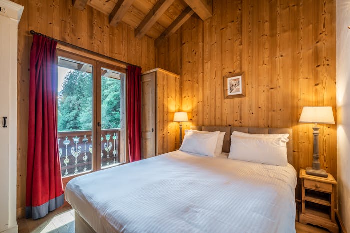 Chambre double confortable vue paysage chalet familial Olea Chamonix