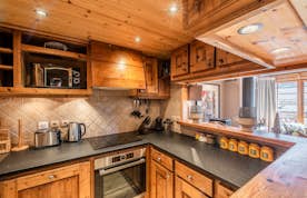 Morzine accommodation - Apartment Garapa - Wooden style kitchen family apartment Garapa Morzine