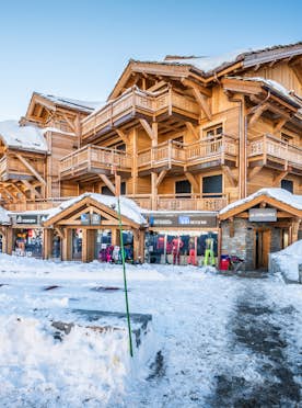 Exterior building ski in ski out apartment Sipo Alpe d'Huez