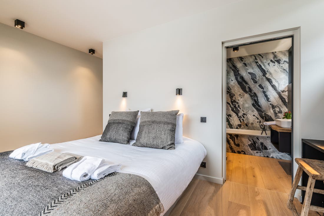 Luxury double ensuite bedroom eco-friendly chalet Nelcôte Morzine