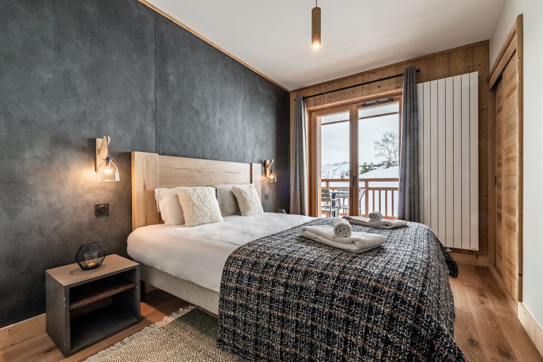 Spacious double bedroom alpine views ski in ski out apartment Sorbus Alpe d'Huez