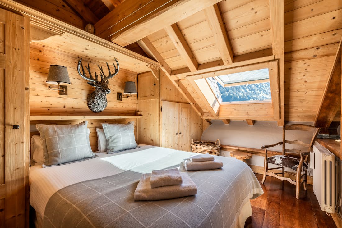 Luxury double ensuite bedroom ski apartment Garapa Morzine