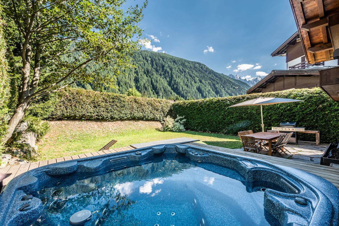 Outdoor hot tub mountain views family chalet Olea Chamonix
